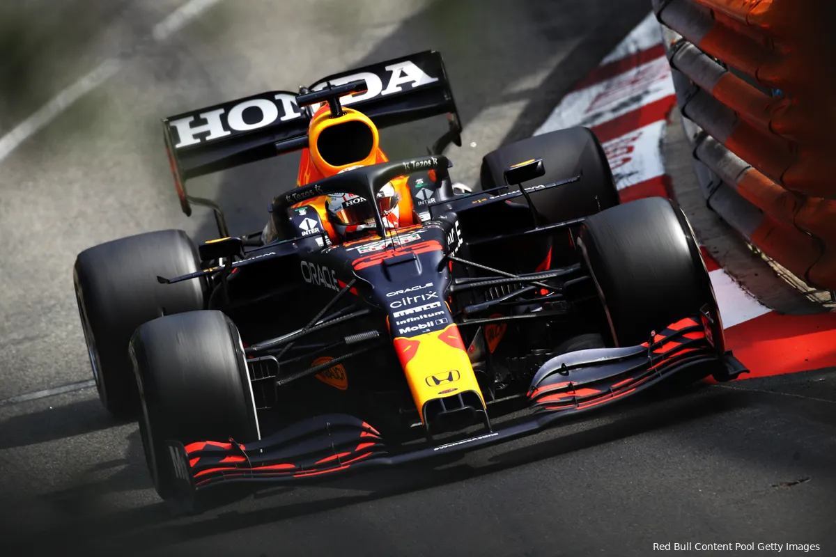 Hughes over Verstappen: 'Hij positioneerde zichzelf super agressief'