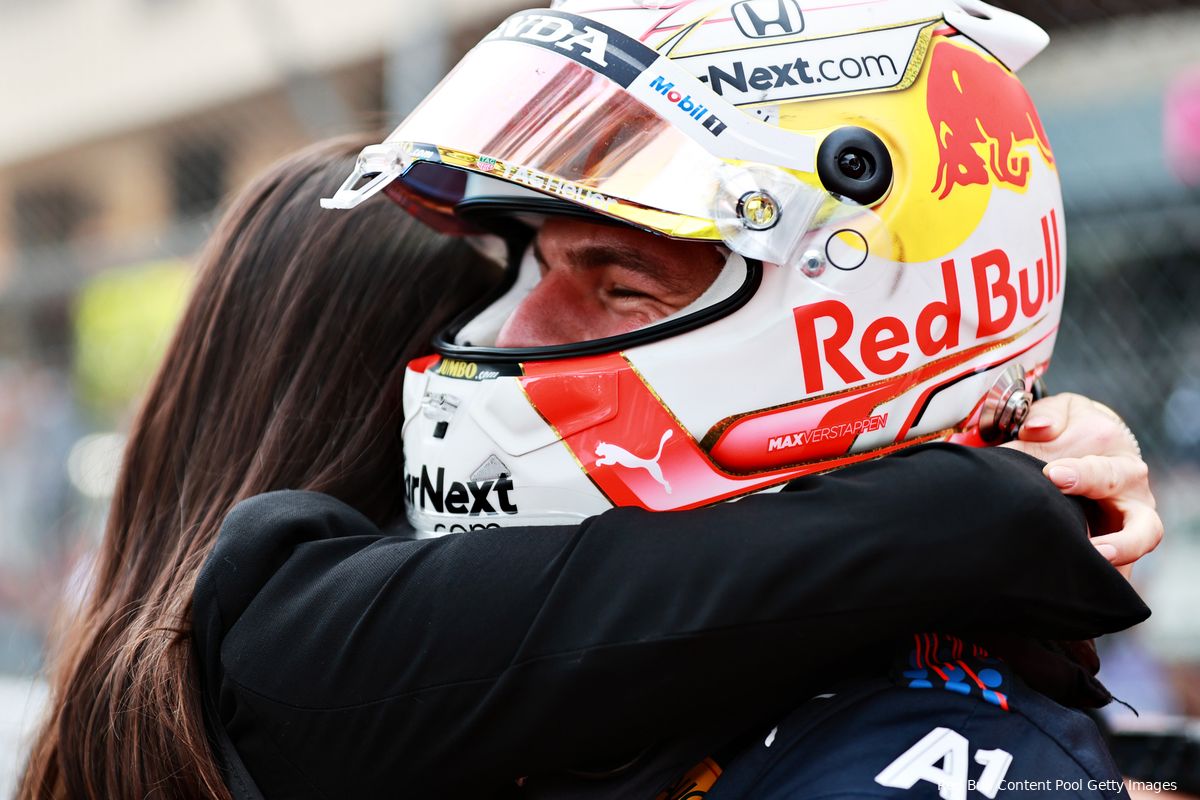 Verstappen moest Red Bull-crew geruststellen: 'De monteurs waren een beetje nerveus'
