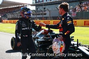 F1-baas kritisch over Verstappen en Hamilton: 'Je hebt twee haantjes en je ziet de gevolgen'