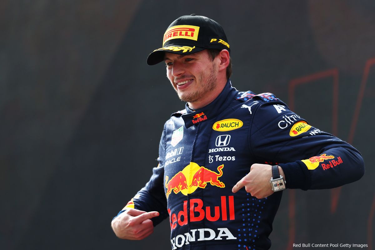 Verstappen als koning onthaald na GP Oostenrijk: 'Hij stootte Prost van de troon'
