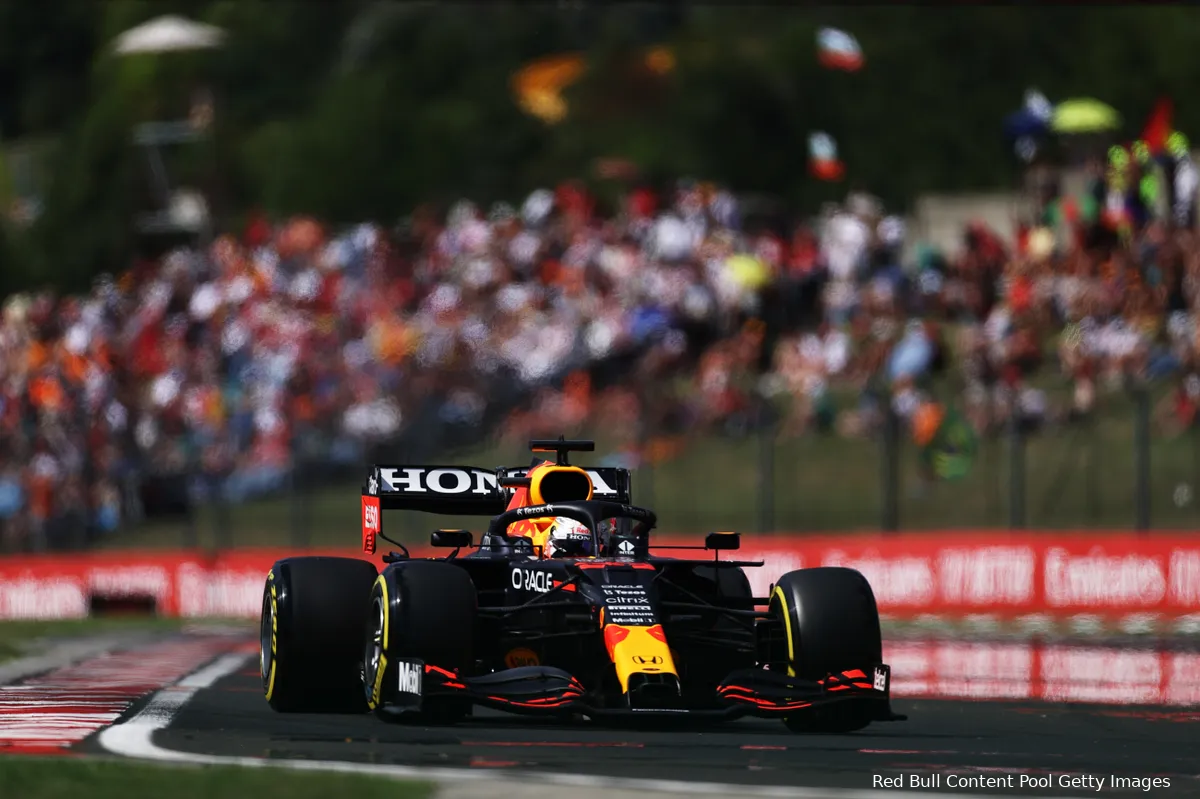Verstappen weet niet te imponeren in Hongarije, Hamilton start op poleposition