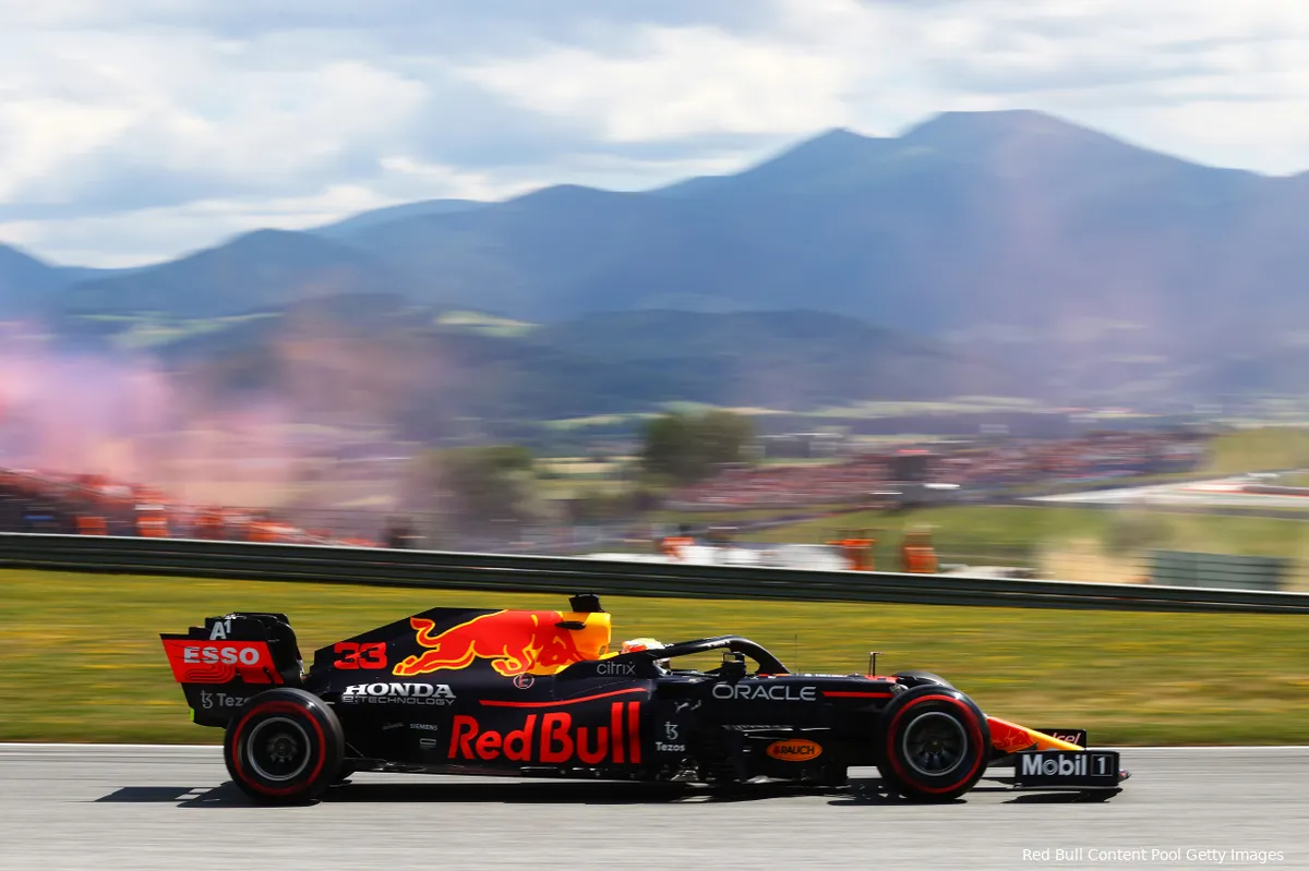 Verstappen pakt poleposition net voor Norris, Mercedes begint dramatisch