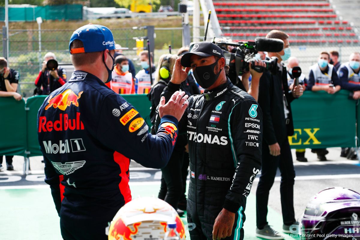 Hamilton over crash met Verstappen: 'Hij wist dat hij over de kerbs ging'