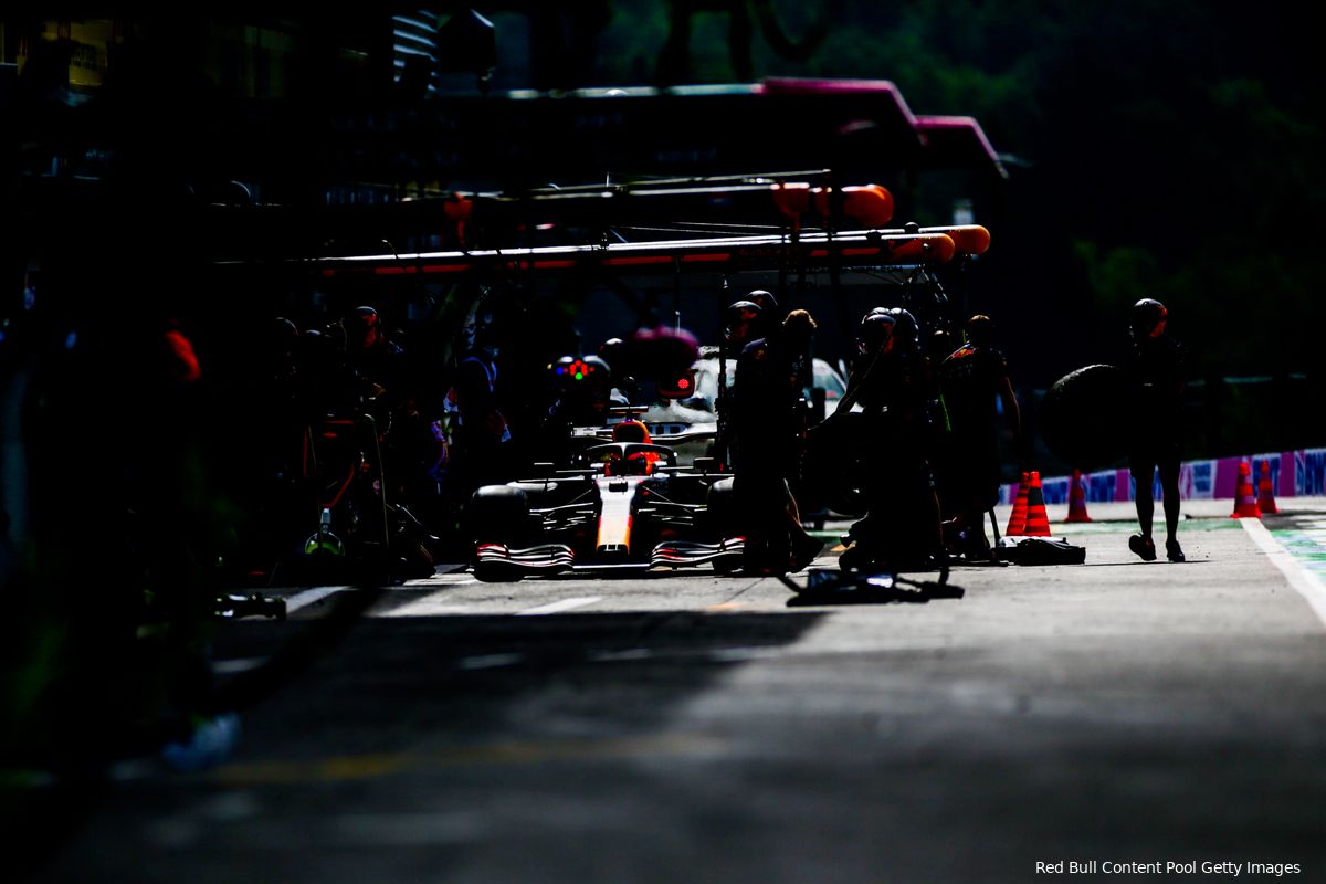 Verslag VT2 | Verstappen minimaal sneller dan Mercedes-duo ondanks crash met schade