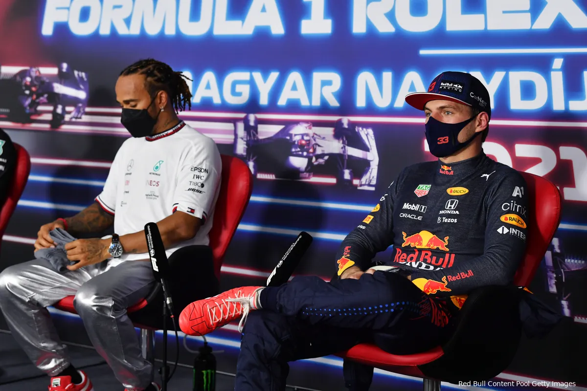 WK stand F1: Verstappen behoudt leiding WK na crash met Hamilton, McLaren pakt volle buit