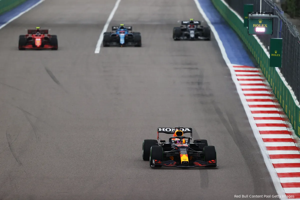Verstappen licht vroege wissel naar mediumbanden in Rusland toe