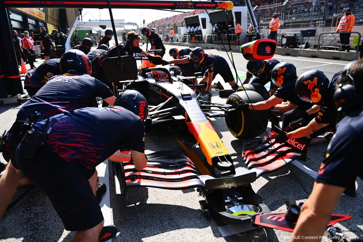 pit stop pitstop red bull perez verstappen garage zandvoort dutch gp