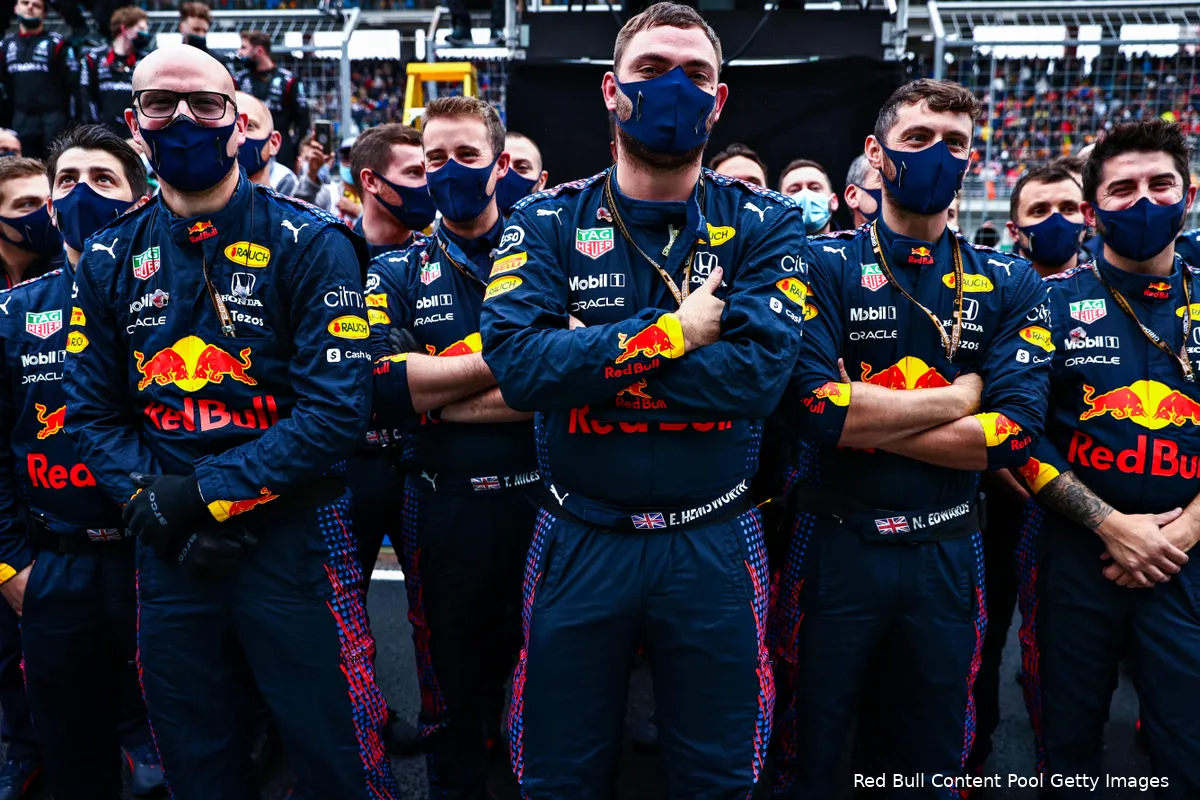 Rosberg: 'Wetende hoe sterk Verstappen en Pérez in de regen zijn, wil je dat het regent'