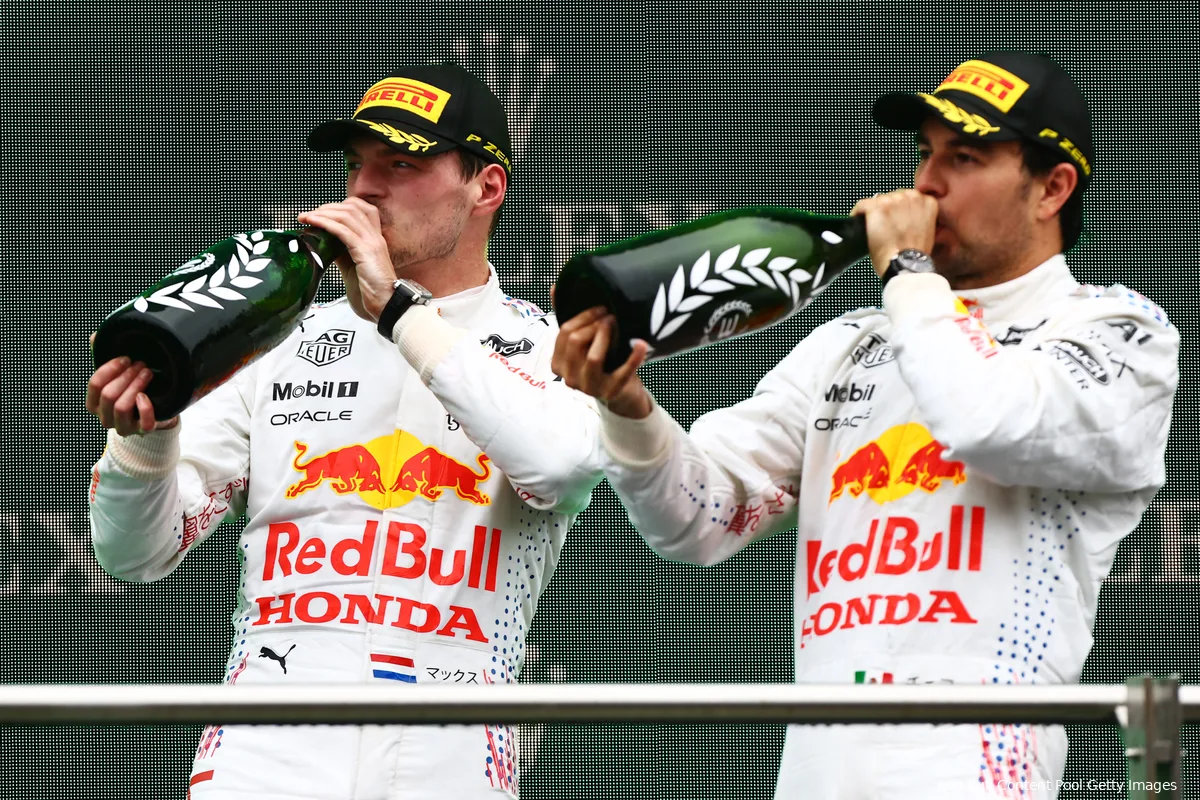 Pérez grapt met Verstappen: 'Je bent me een paar tequila's verschuldigd!'