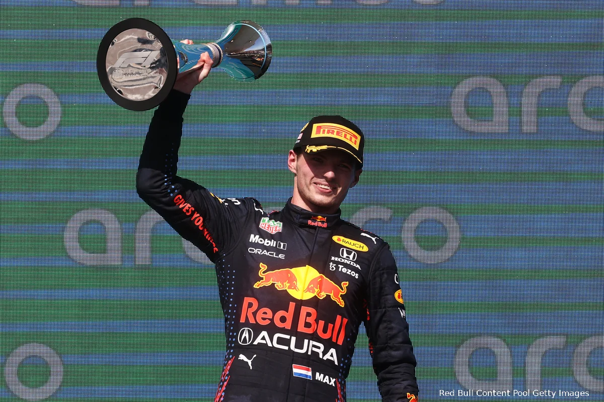 Hughes looft 'meester' Verstappen: 'Hij liet de agressieve Red Bull-strategie werken'