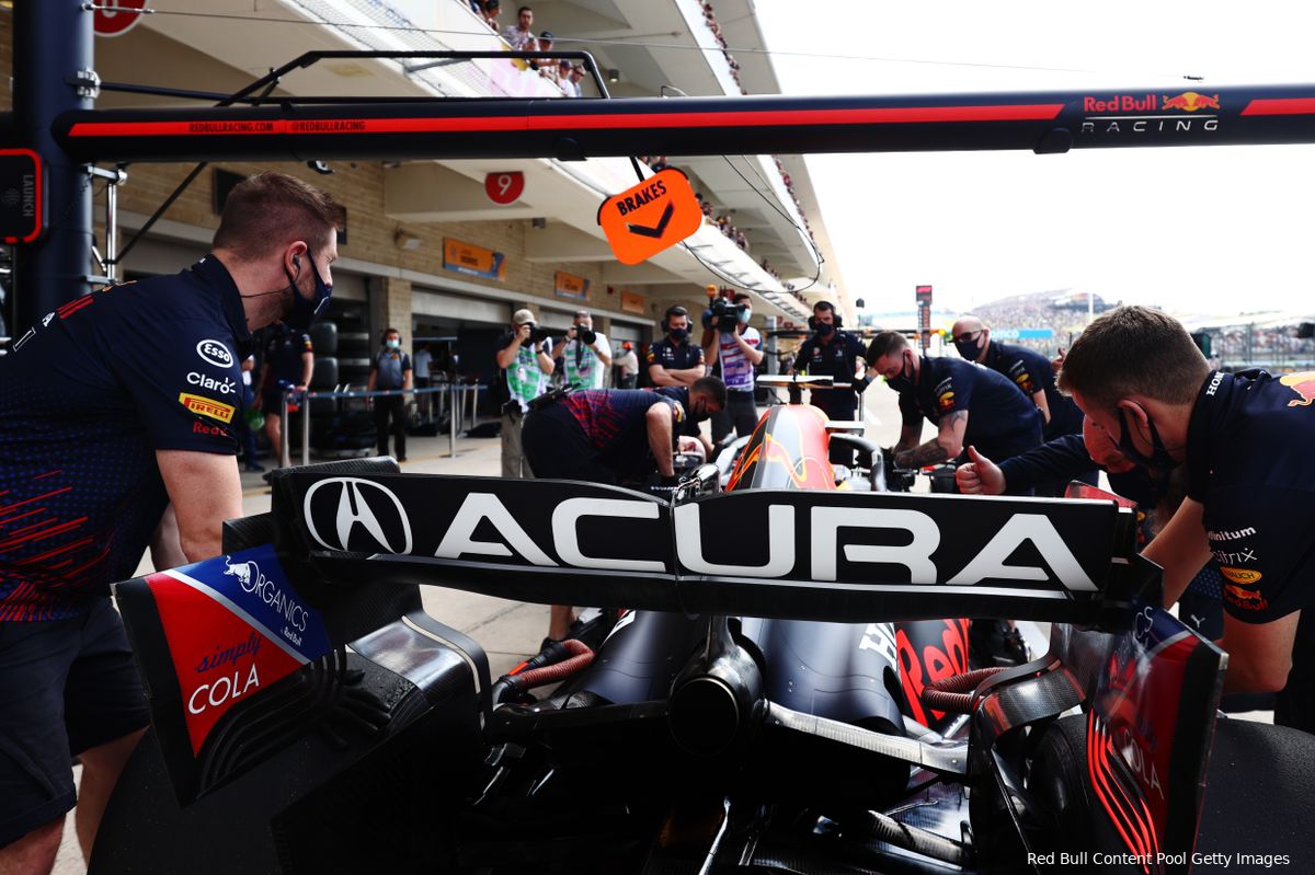 Red Bull vervangt onderdeel van auto Verstappen: 'Vonden een scheurtje in achtervleugel'