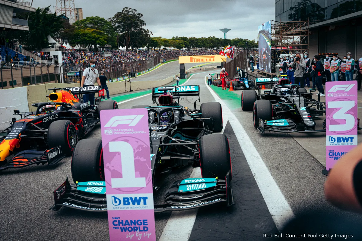 Brundle over mogelijke straffen voor Verstappen en Hamilton: 'Ze moeten snel beslissen'