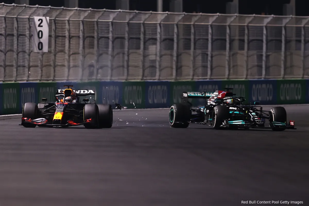 Schumacher: ‘Was nooit Verstappens bedoeling om Hamilton op hem te laten klappen’