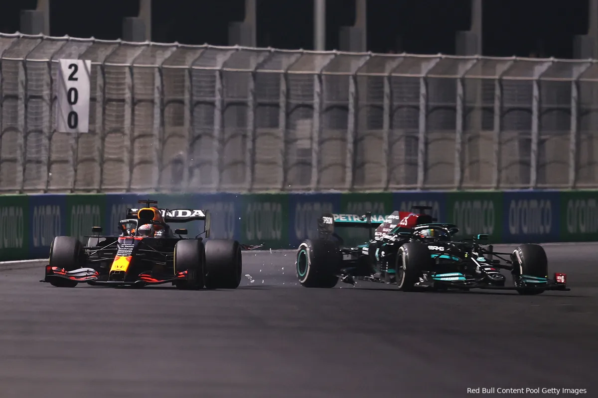 verstappen hamilton crash jeddah gp 2021
