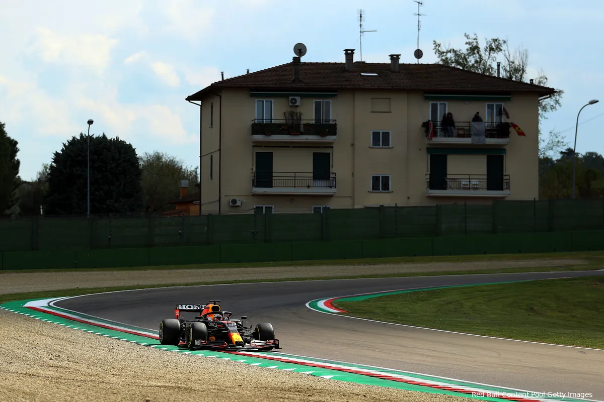 'Coureurs kunnen in Imola niet over de kerbs rijden'