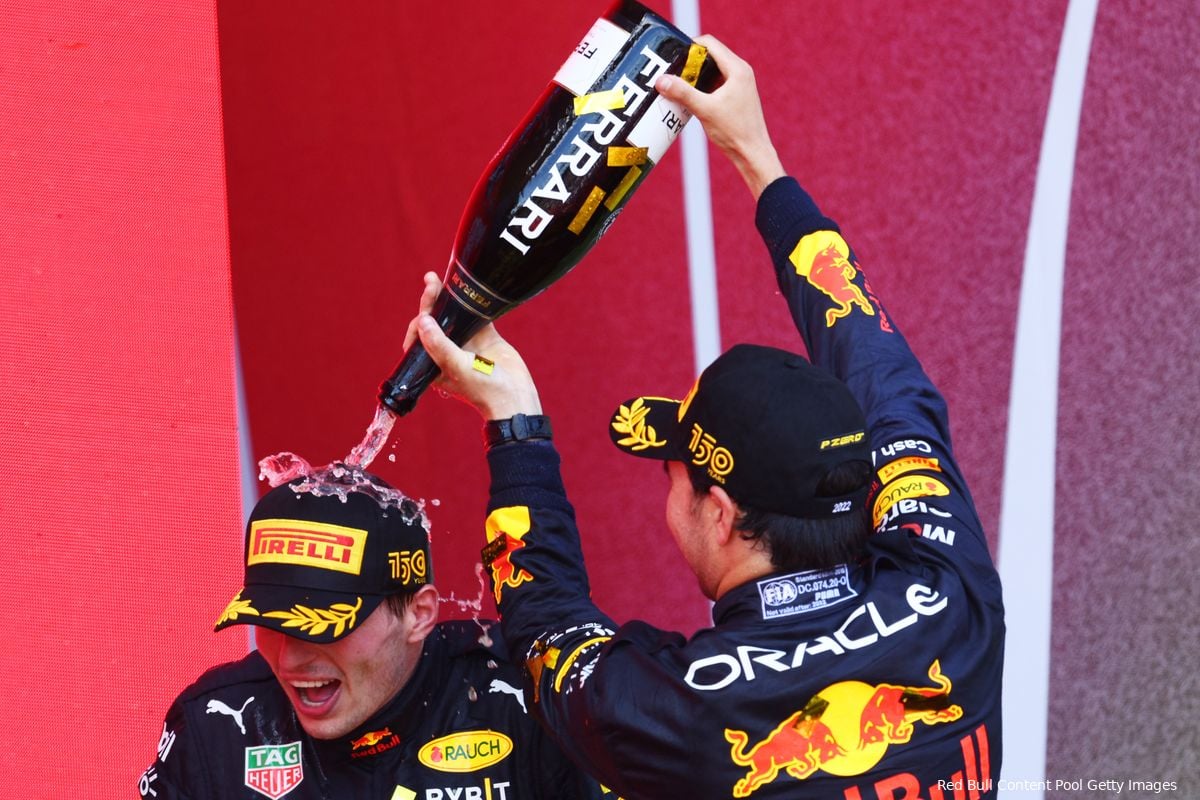 Pérez bewondert Verstappen: 'Zonder twijfel één van de beste in de geschiedenis van F1'