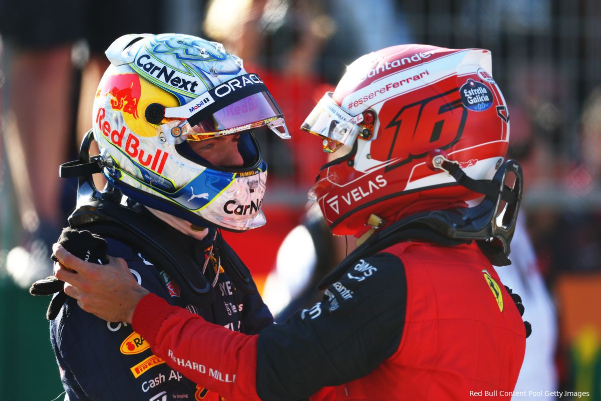 Verstappen merkt groot verschil in strijd met Ferrari: 'Zou niet zomaar aan tafel zitten met Mercedes'