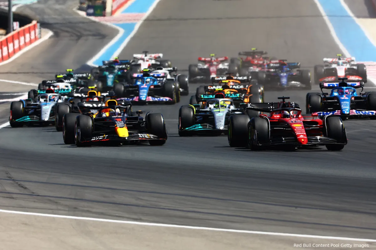 max verstappen rb18 red bull racing start gp frankrijk 2022