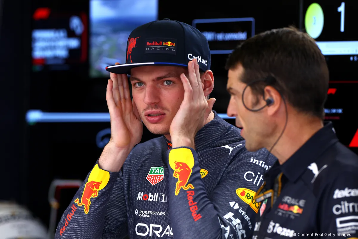 Boordradio's VT1 & VT2 | Verstappen: 'Ik hoor een vreemd geluid..'