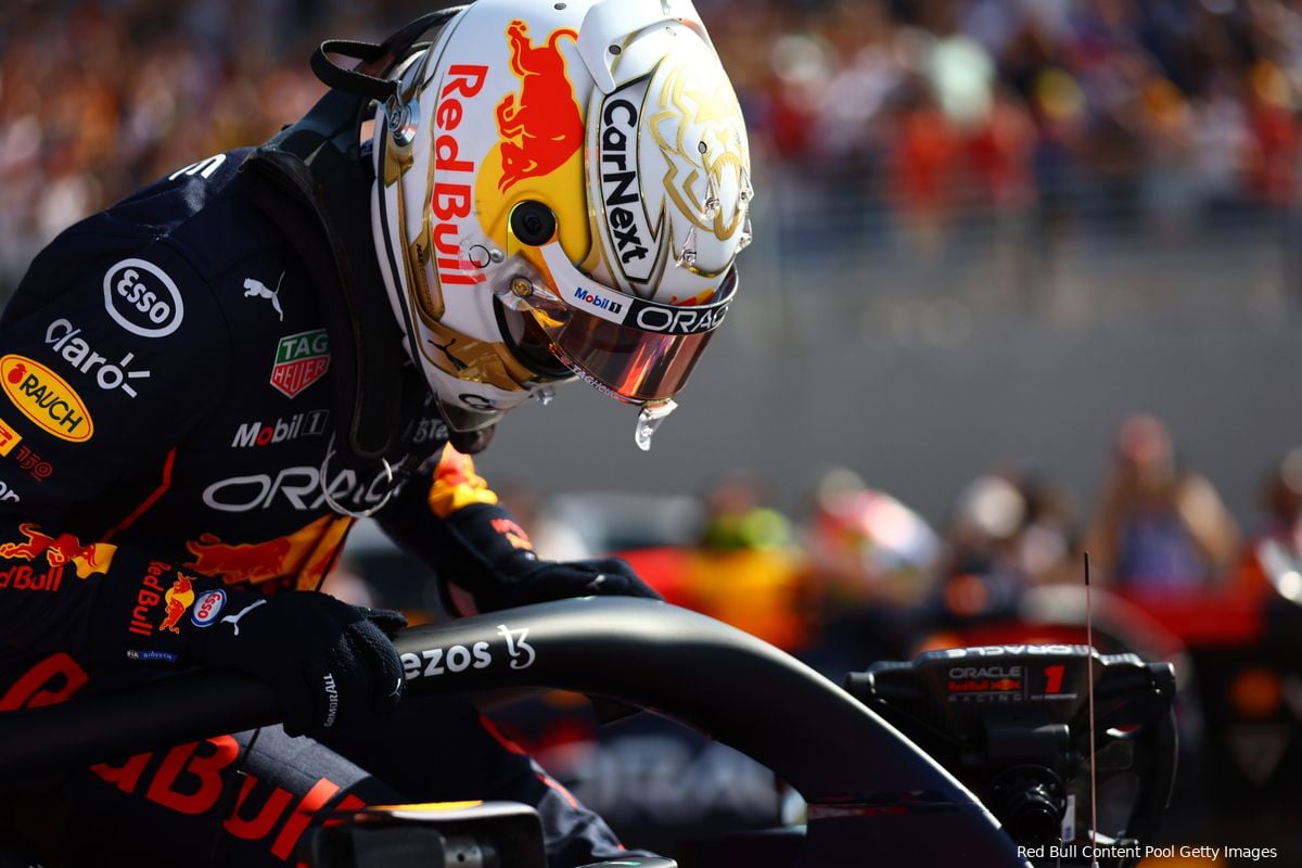 Technisch directeur Aston Martin vergelijkt Verstappen met Alonso: 'Beide coureurs rijden net over de limiet'