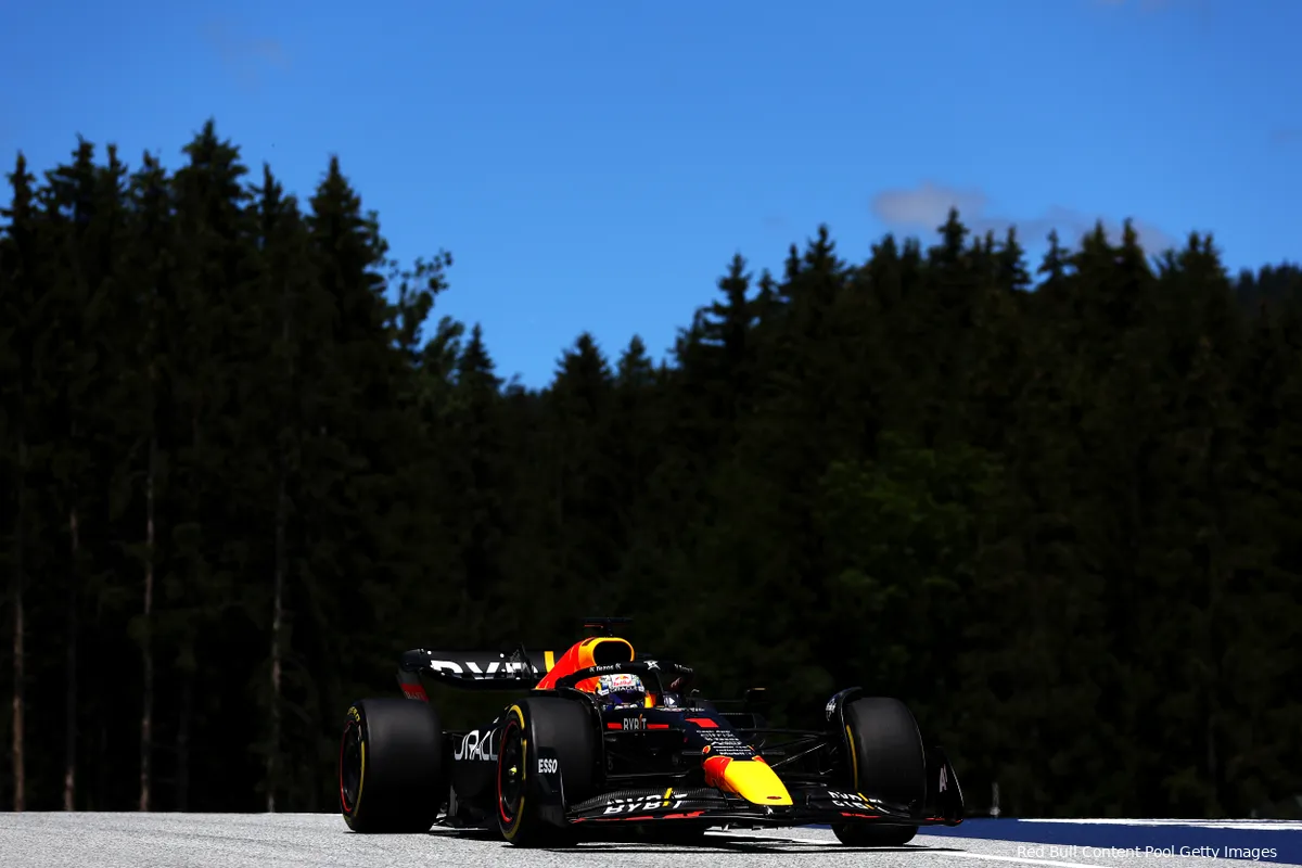 Boordradio's VT1 | Verstappen meermaals gehinderd: 'Zag je wat die Aston Martin deed?'