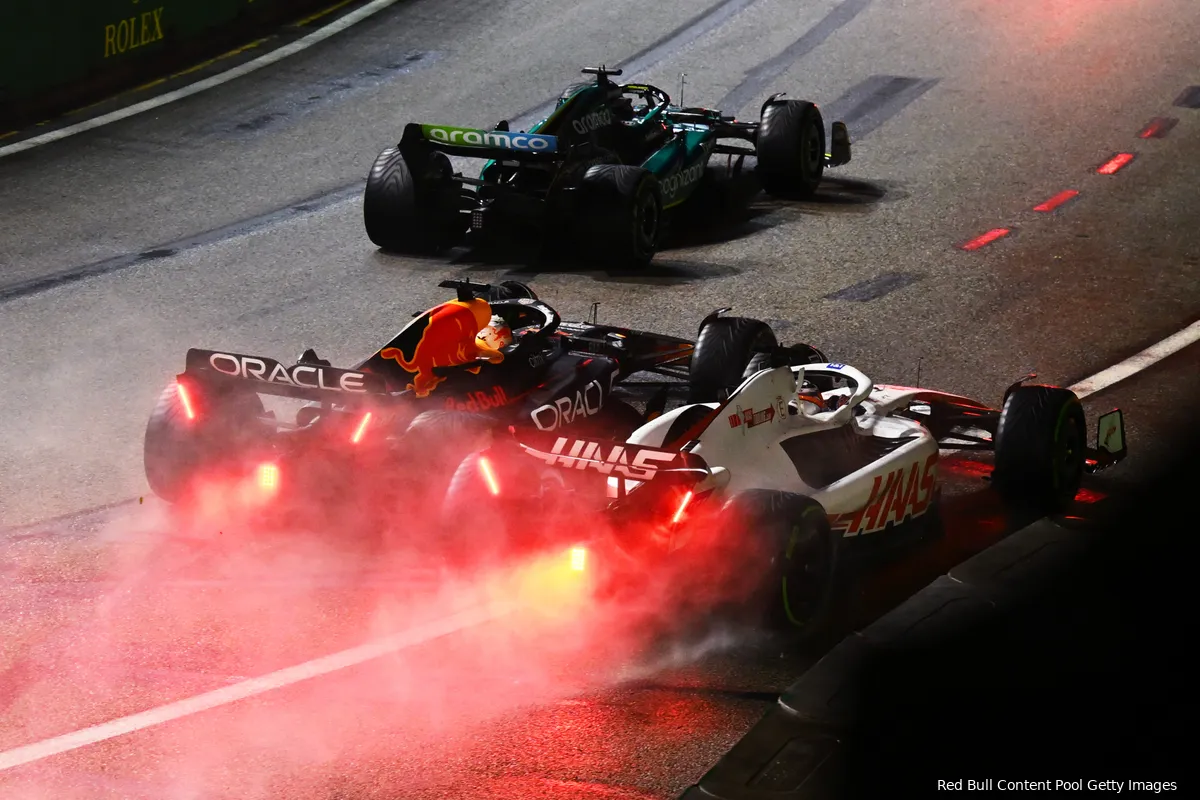 max verstappen kevin magnussen rb18 red bull racing vf22 haas f1 gp singapore 2022