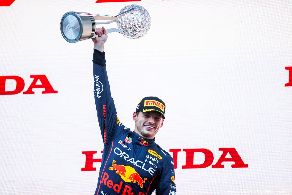 Zondag GP Japan | De dag waarop Verstappen de champagnefles van de wereldtitel aan zijn lippen zette