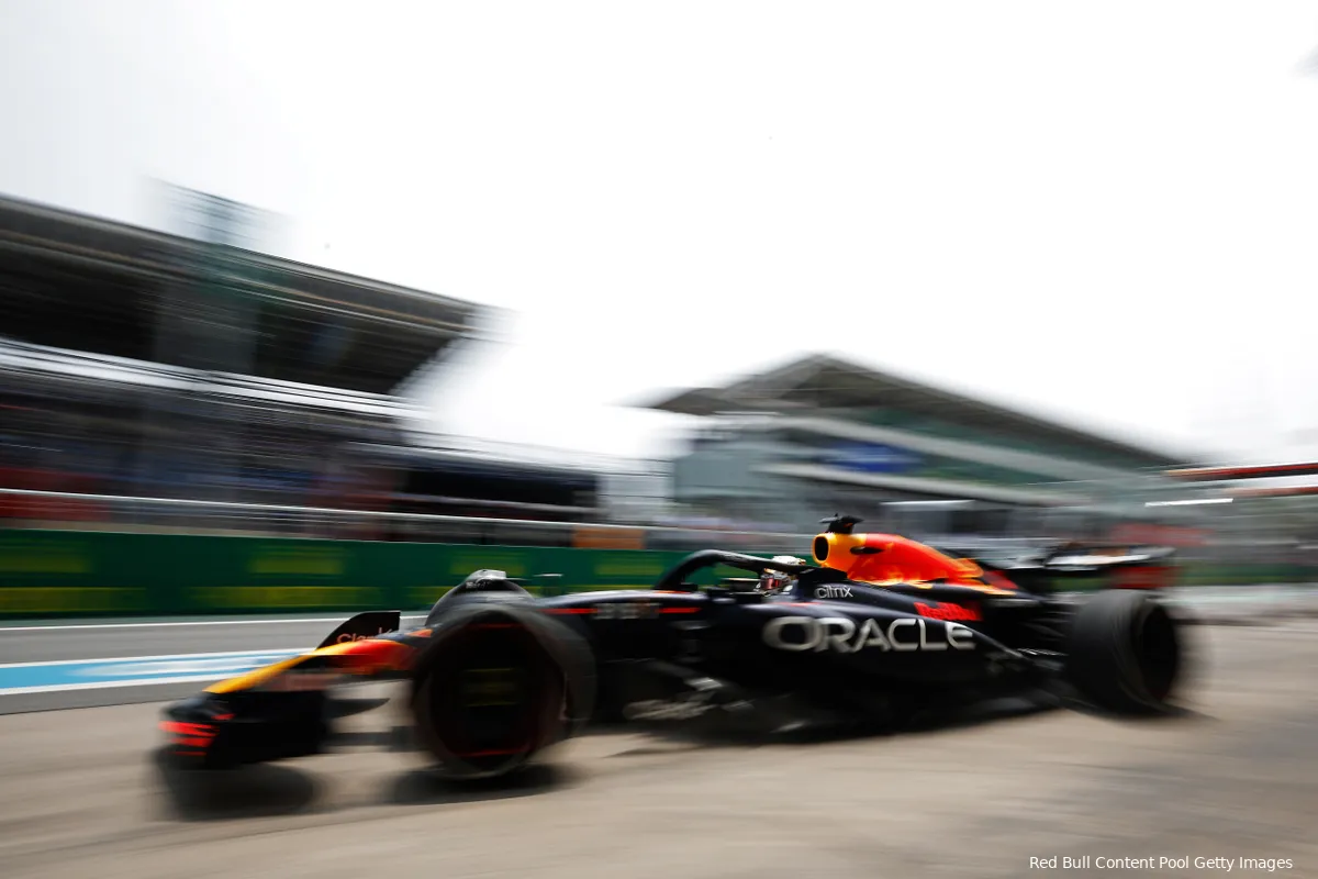 Boordradio's VT1 | Geïrriteerde Verstappen: 'De auto stuurt echt helemaal nergens in'