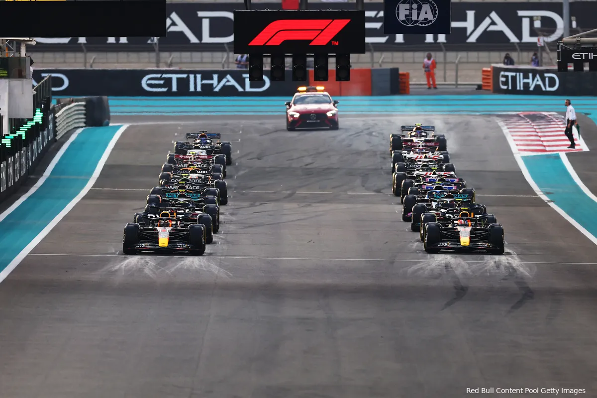 start max verstappen sergio perez rb18 red bull racing f1 gp abu dhabi 2022