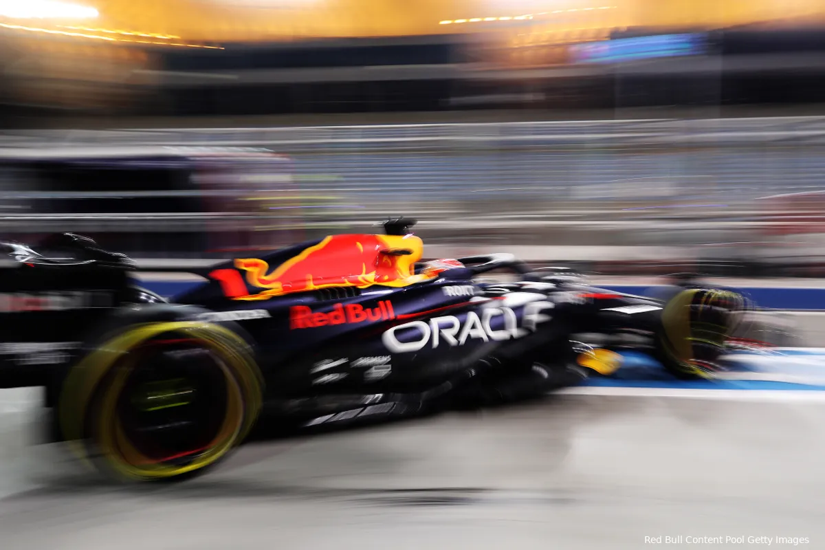 Mercedes-problemen verbaasden Verstappen niet: 'Heel nieuw concept bedenken is ook lastig'