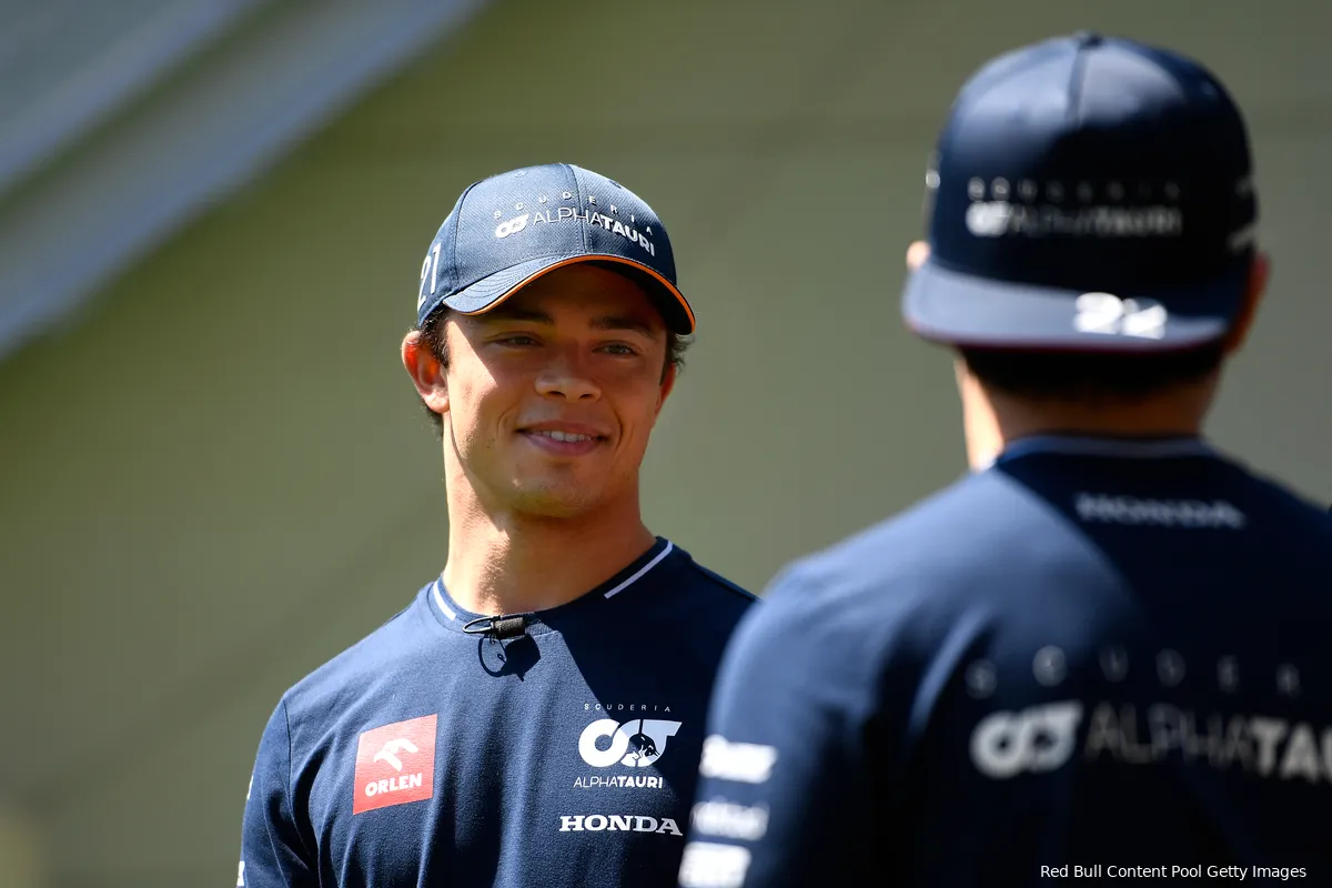 De Vries spreekt dankwoord uit aan afzwaaiend AlphaTauri-teambaas Tost voor kans in F1