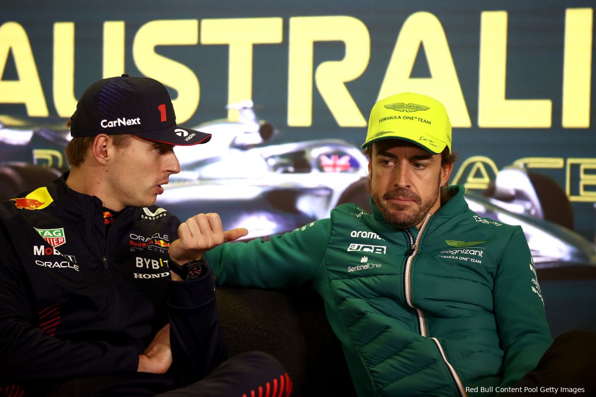 Alonso voorspelt wanneer Verstappen hem inhaalt: 'Hij begint als negende, toch?'