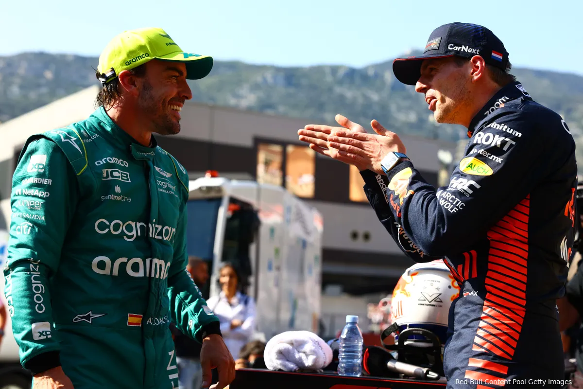 Verstappen grapt over voorlaten Alonso: 'Ik zal erover nadenken'