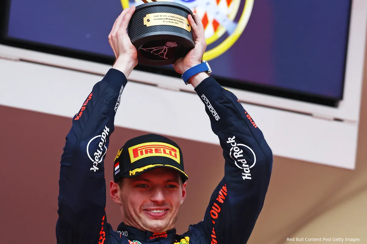 Strategie Aston Martin kostte Alonso niet de zege: 'Wat Verstappen deed, was verbazingwekkend'