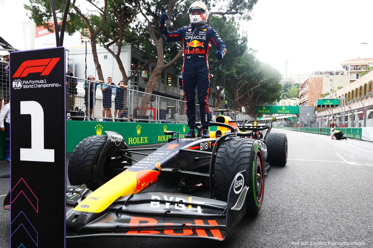 Buitenlandse media niet unaniem over Verstappen: 'Dat nam wat van de glans van de overwinning weg'