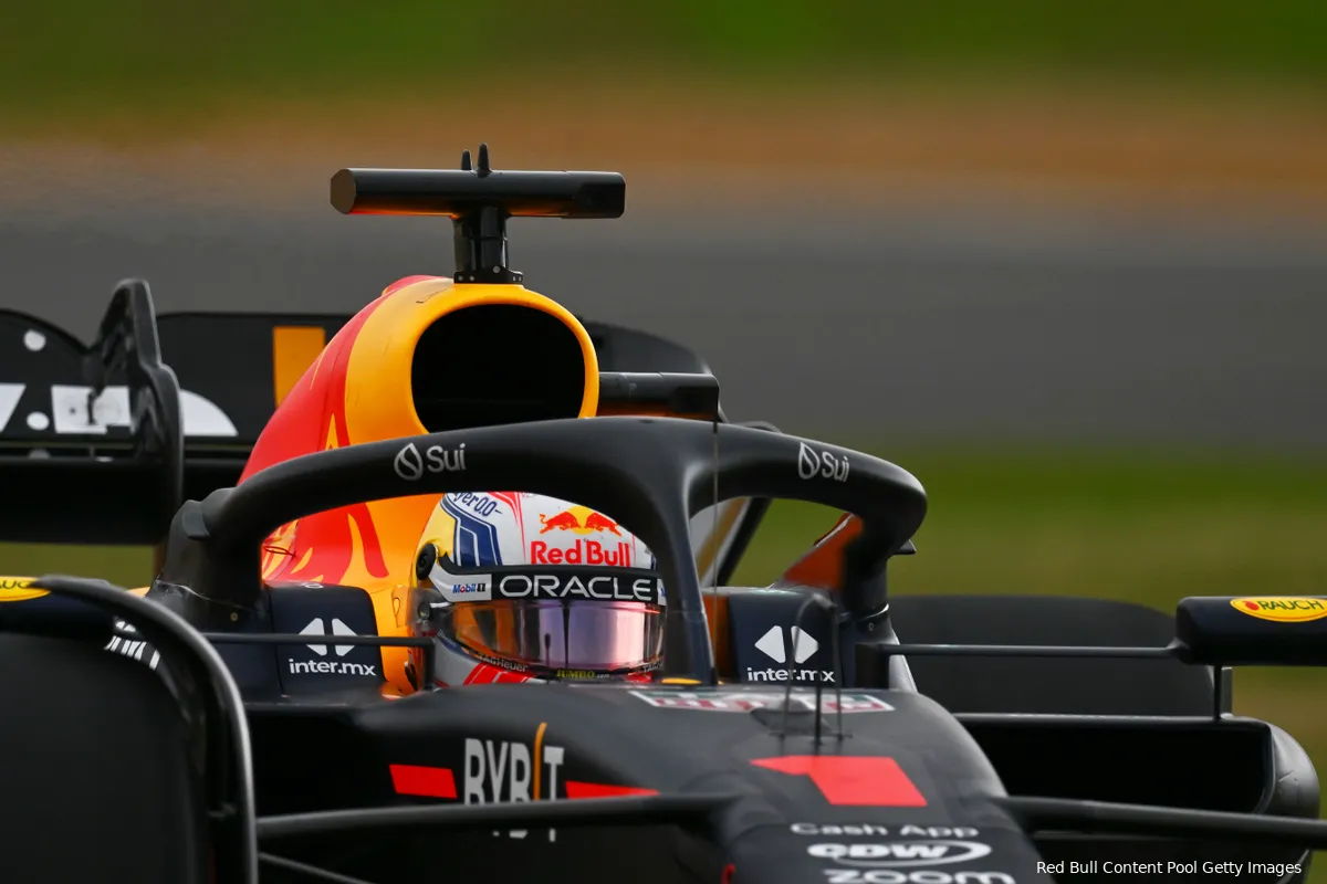 Kwalificatieduels | Verstappen verplettert Pérez met vijfde pole op een rij, De Vries imponeert niet
