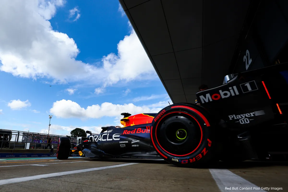 Verstappen bekommert zich niet om Pérez: 'Moet je aan Helmut of Christian vragen'