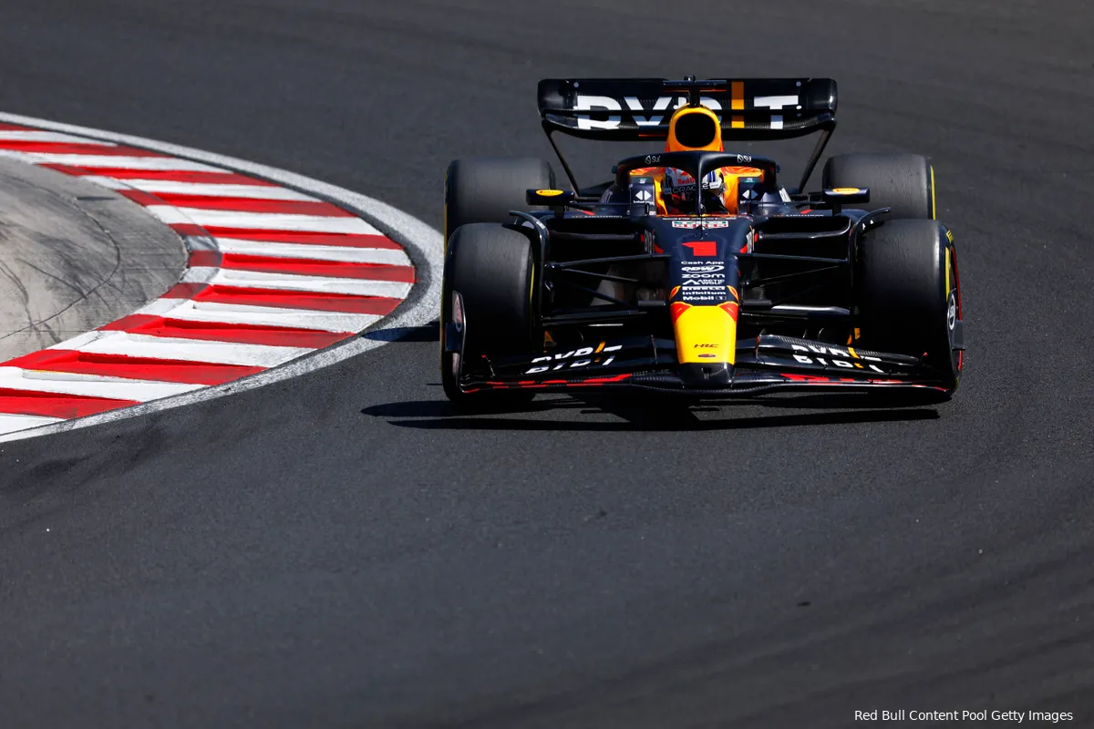 Channel 4-verslaggeefster komt superlatieven tekort voor Verstappen: 'Auto bijna verlengde van zijn lichaam'
