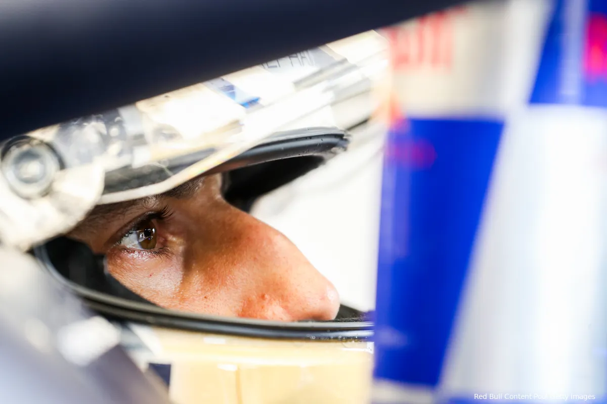 De race van Ricciardo | Ricciardo maakt slachtoffers in het middenveld: 'De volgende is Magnussen!'
