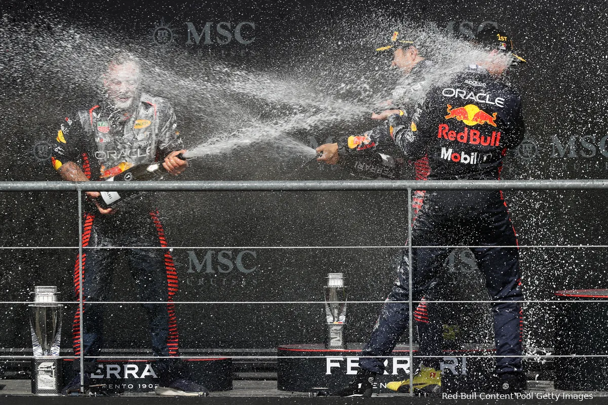 'Dat Verstappen Schumacher-esque vorm vertoont, betekent dat de races van Pérez per definitie verbleken'