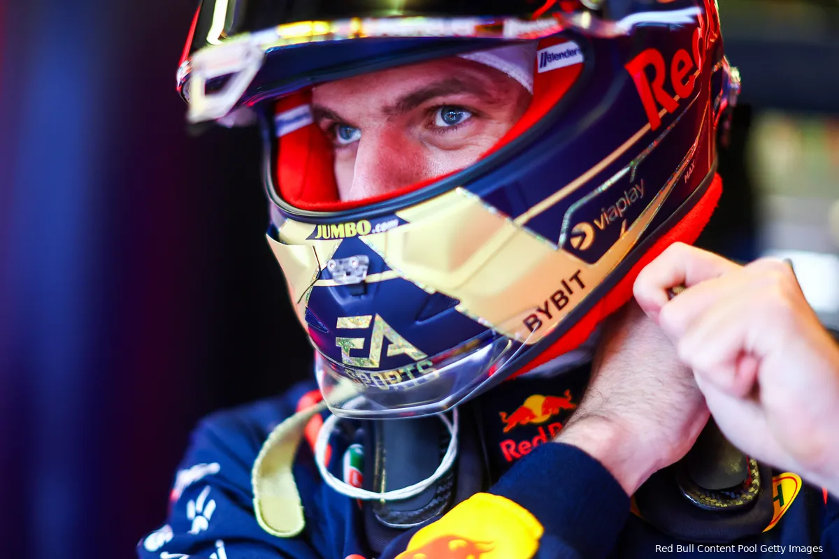 max verstappen red bull racing abu dhabi vt2 rb19 helm 16
