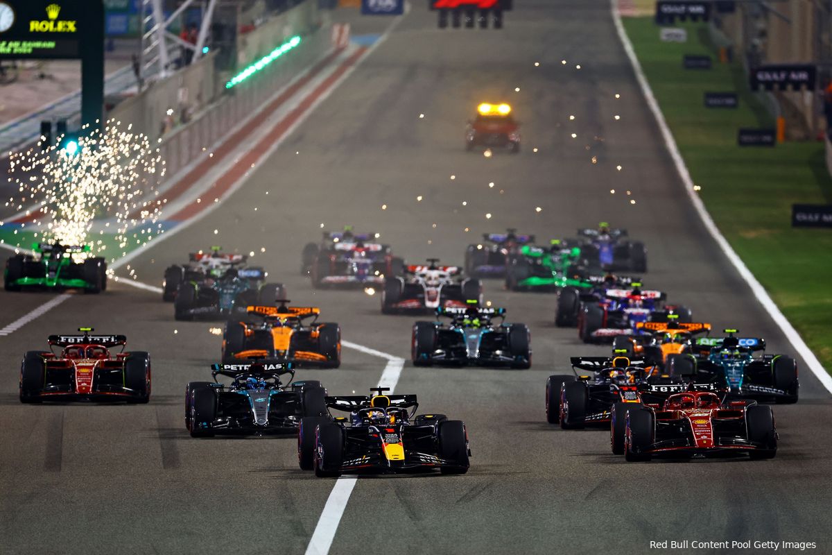 Boordradio's GP Bahrein | Verstappen rijdt rustig naar overwinning: 'Laat maar weten als ik moet pushen'