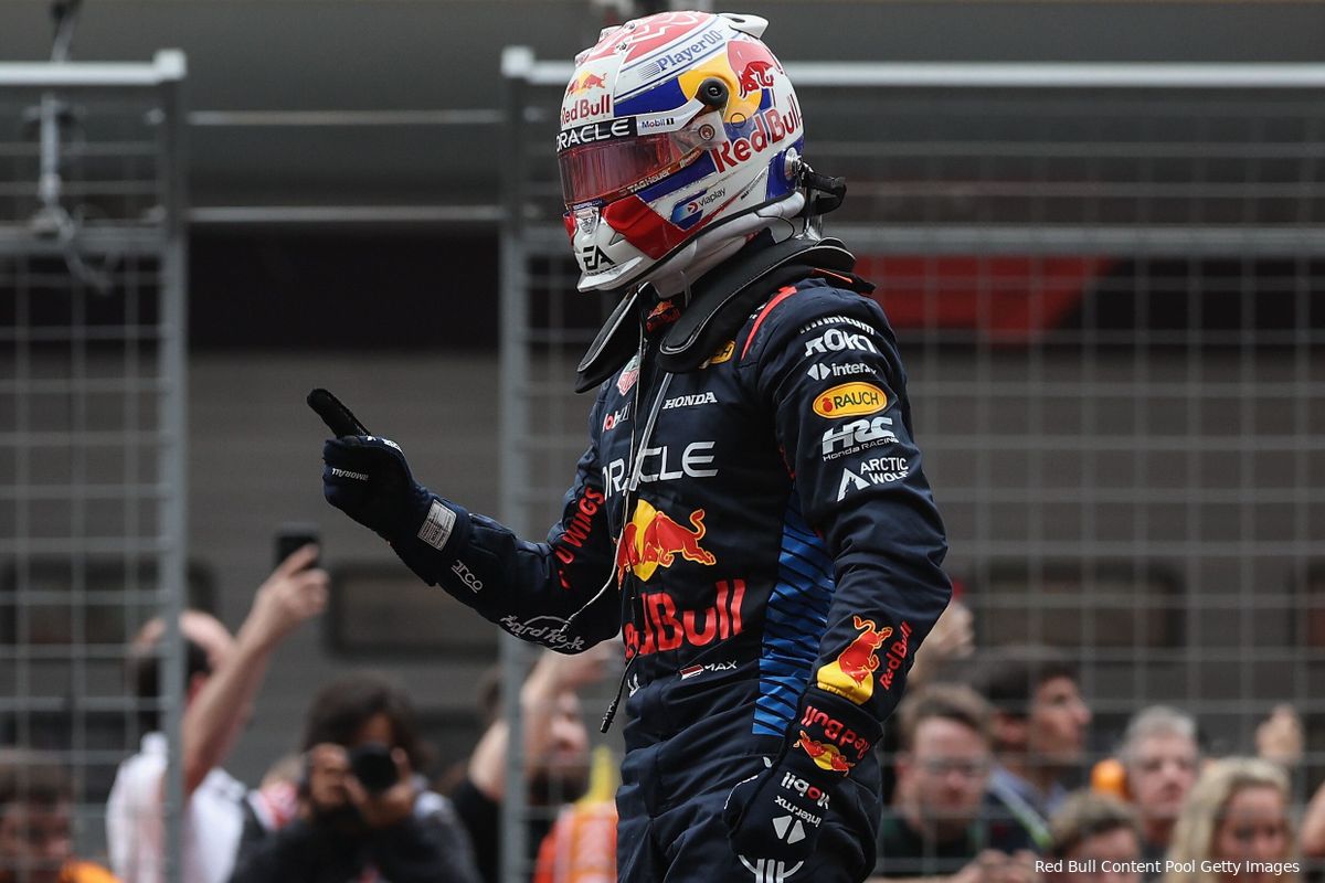 Verschillen worden pijnlijk blootgelegd: 'Verstappen controleerde de race, Hamilton klaagde alleen'