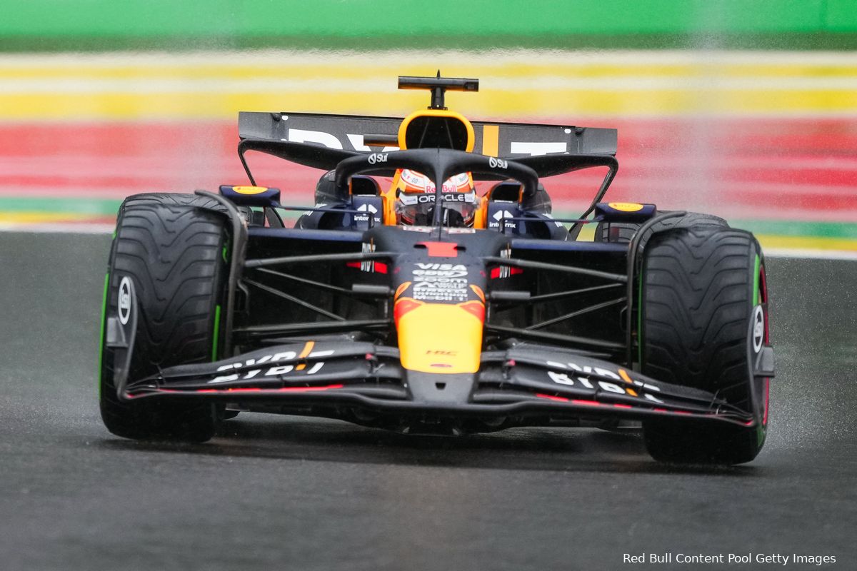 Verstappen geeft concurrentie rijles op nat Spa-Francorchamps, Leclerc erft eerste plek