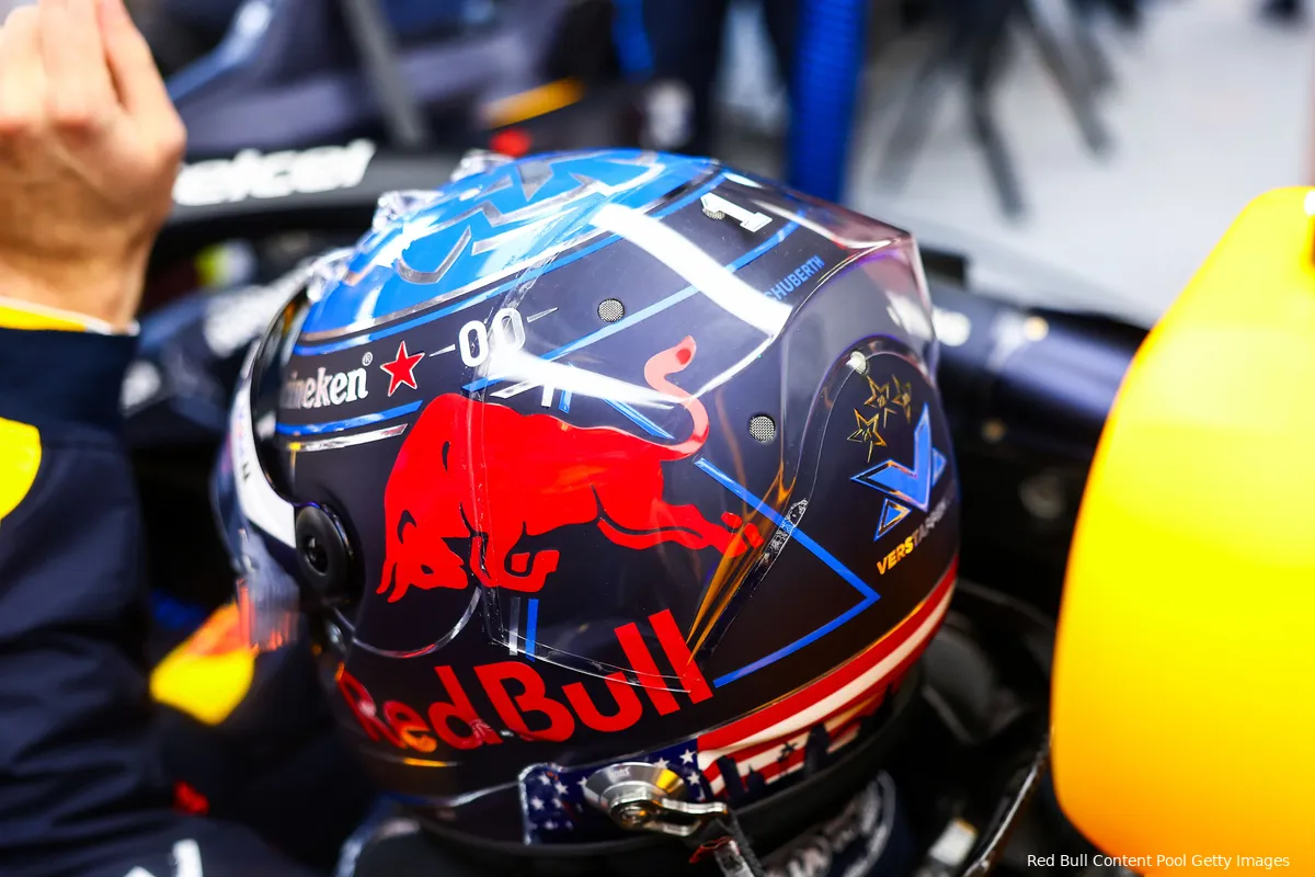 max verstappen cota 2024 helm redbullracing