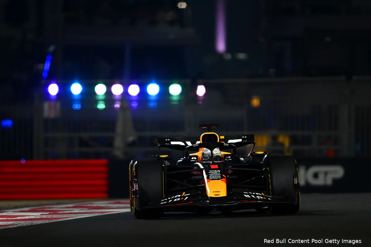 max verstappen helm red bull racing abu dhabi zaterdag rb20 1