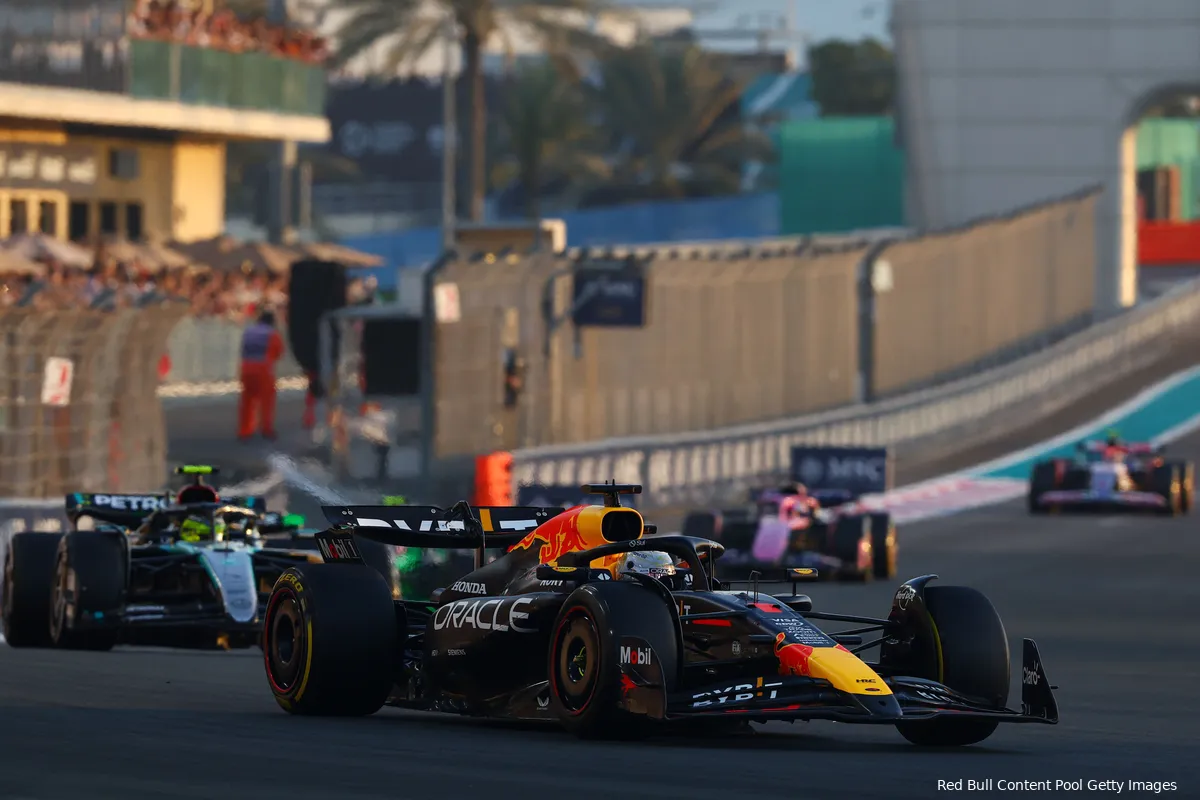max verstappen rb20 red bull racing donker abu dhabi 2024 1 start lewis hamilton 12