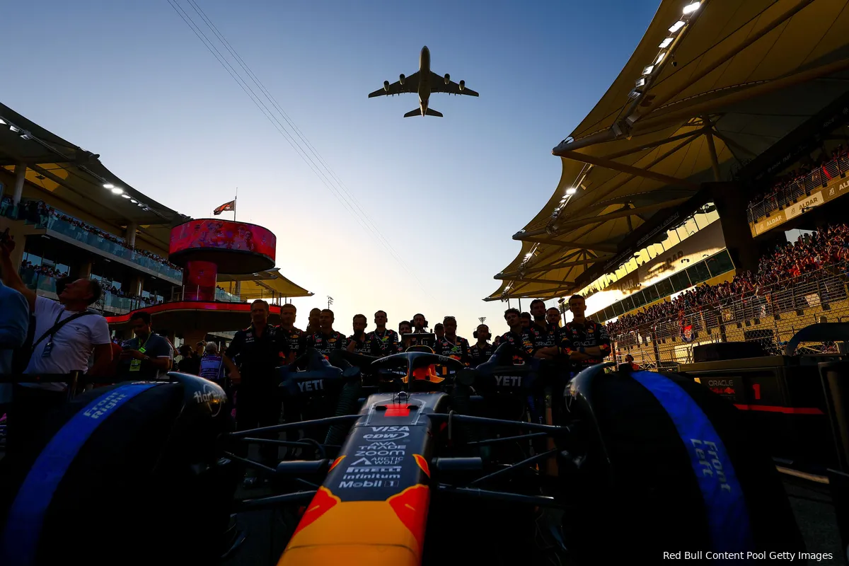 max verstappen rb20 red bull racing donker abu dhabi 2024 1 vliegtuig