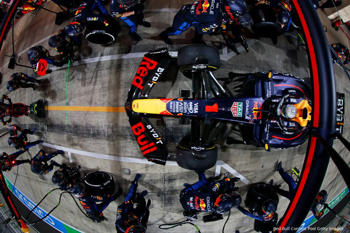 max verstappen red bull racing rb20 qatar pitstop 1