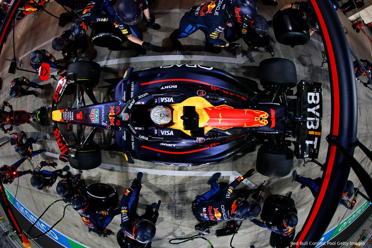 max verstappen red bull racing rb20 qatar pitstop 13